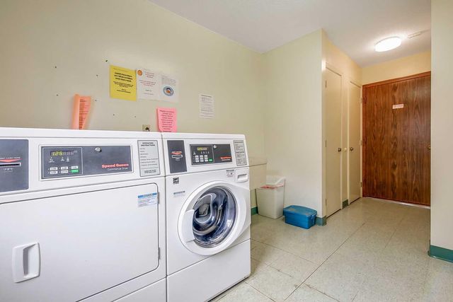 831 Old Settlers Trail 3, Hopkins, MN 55343