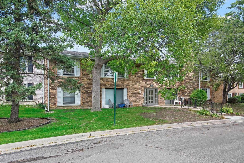 831 Old Settlers Trail 3, Hopkins, MN 55343