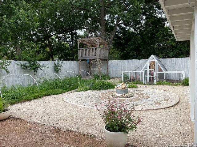 737 N Central Ave, New Braunfels, TX 78130