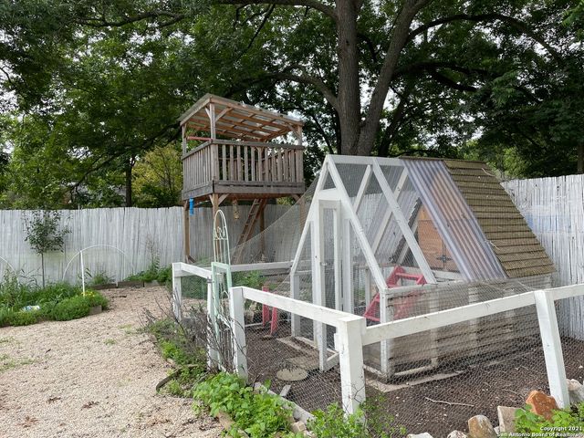 737 N Central Ave, New Braunfels, TX 78130