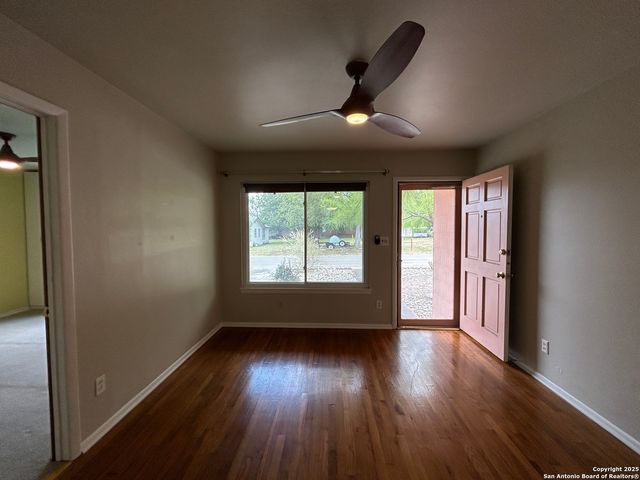 737 N Central Ave, New Braunfels, TX 78130