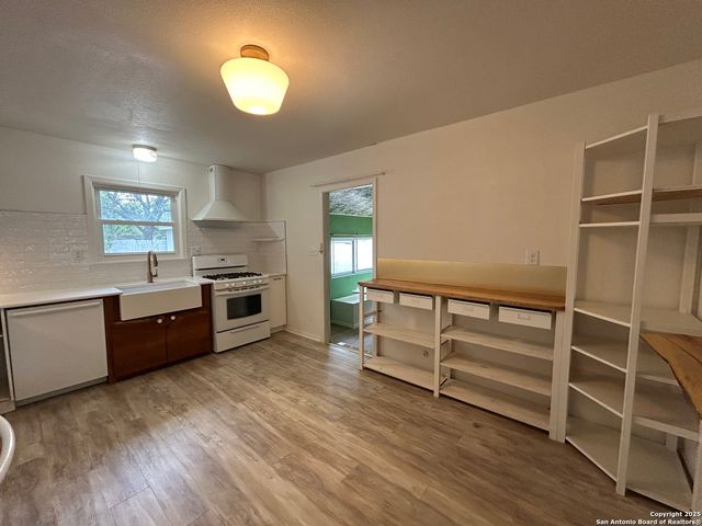 737 N Central Ave, New Braunfels, TX 78130