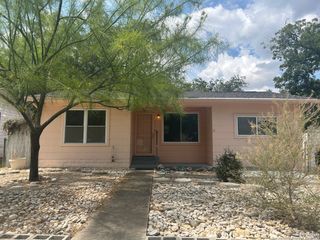 737 N Central Ave, New Braunfels, TX 78130