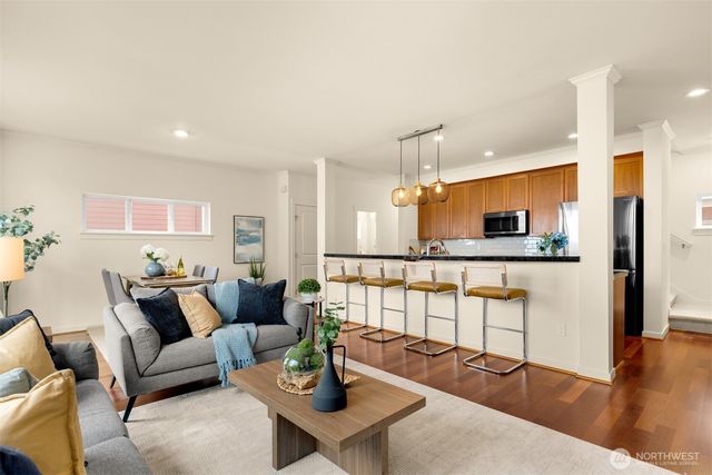 1937 18th Avenue NE, Issaquah, WA 98029