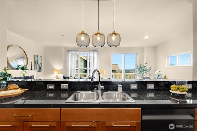 1937 18th Avenue NE, Issaquah, WA 98029