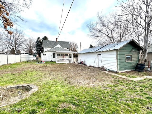 1202 Pleasant Ave, Yakima, WA 98902