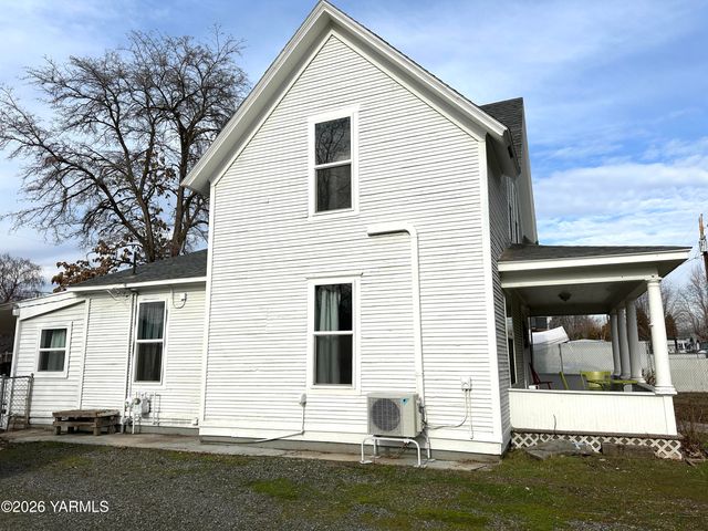 1202 Pleasant Ave, Yakima, WA 98902