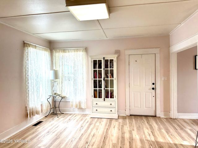 1202 Pleasant Ave, Yakima, WA 98902