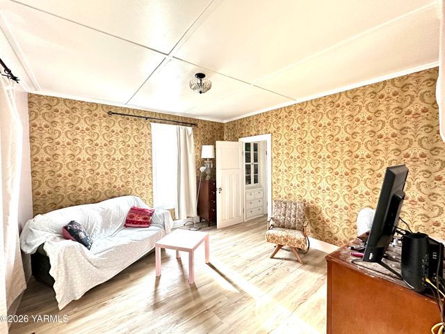 1202 Pleasant Ave, Yakima, WA 98902