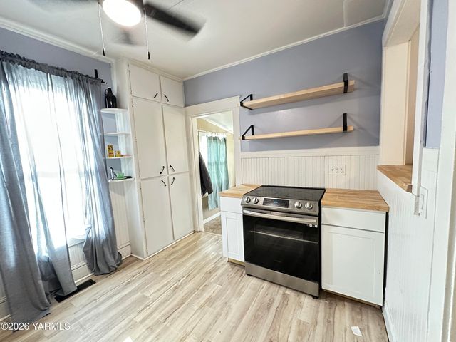 1202 Pleasant Ave, Yakima, WA 98902