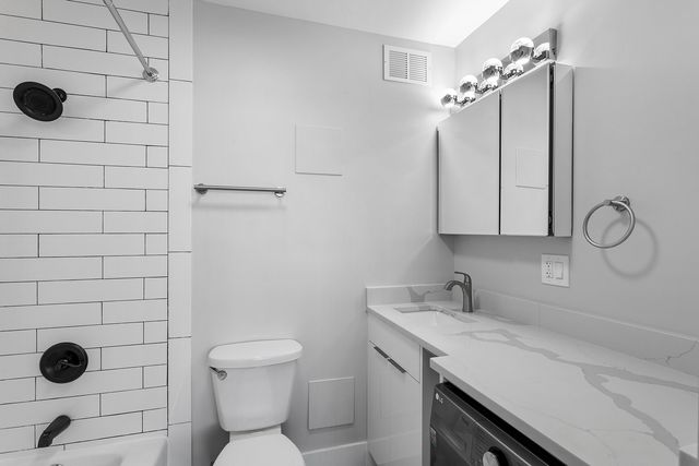 6166 N Sheridan Road 28J, Chicago, IL 60660