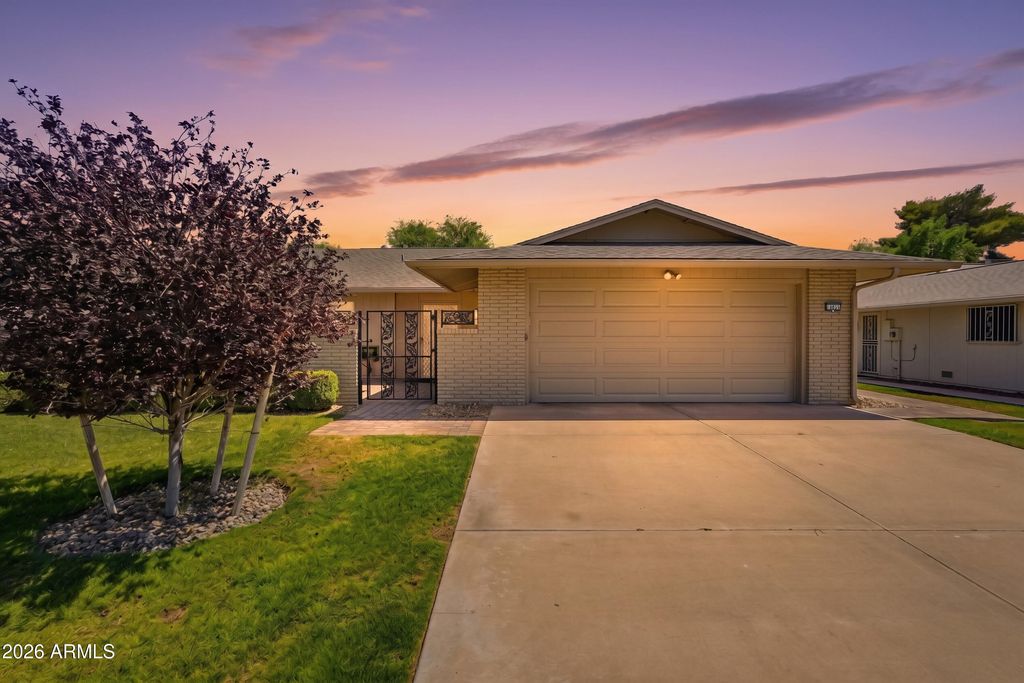 18835 N MAYAN Drive, Sun City, AZ 85373