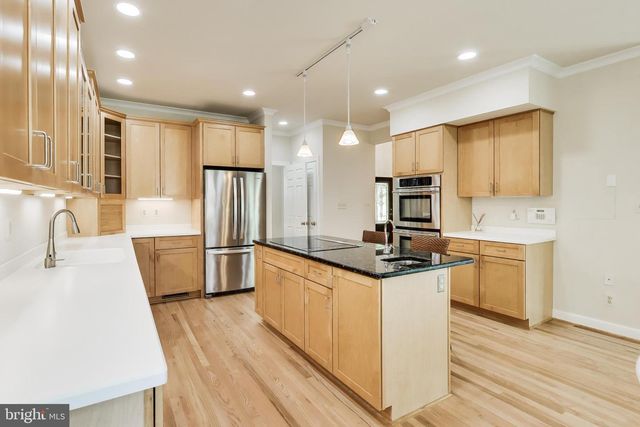 6454 WOODRIDGE RD, Alexandria, VA 22312