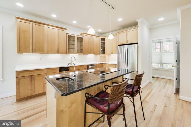 6454 WOODRIDGE RD, Alexandria, VA 22312