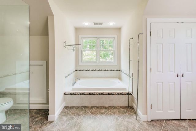 6454 WOODRIDGE RD, Alexandria, VA 22312