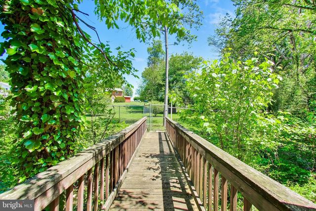 6454 WOODRIDGE RD, Alexandria, VA 22312