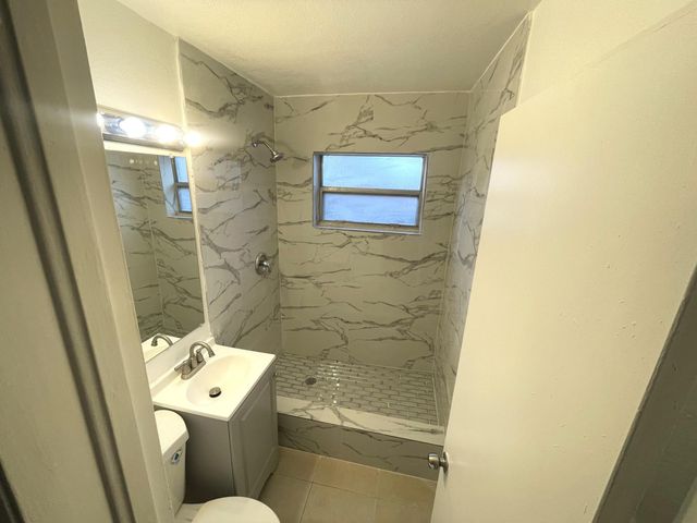 571 Sioux Road, Lake Worth, FL 33462