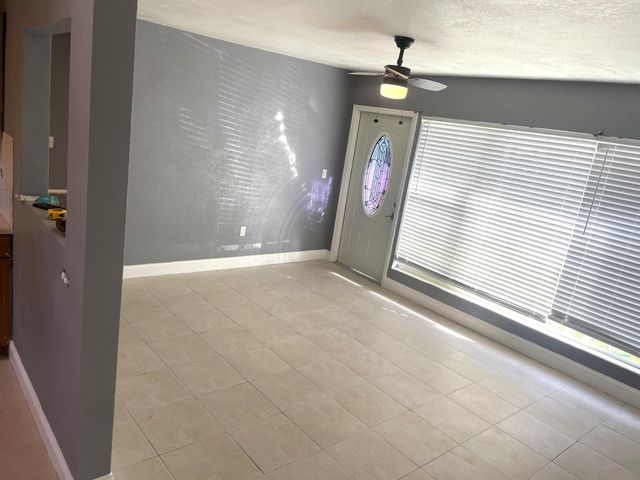 571 Sioux Road, Lake Worth, FL 33462