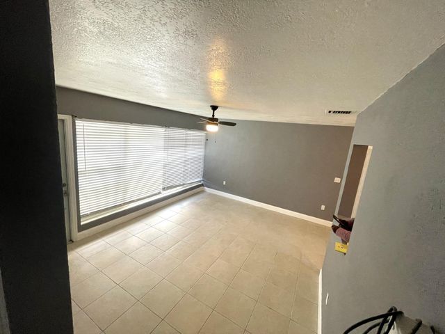 571 Sioux Road, Lake Worth, FL 33462