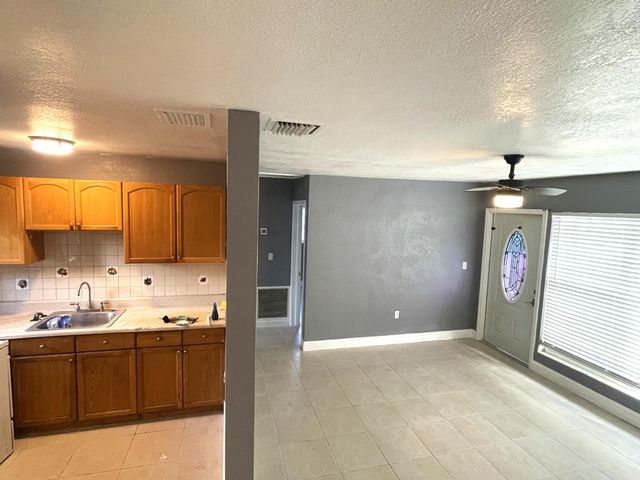 571 Sioux Road, Lake Worth, FL 33462