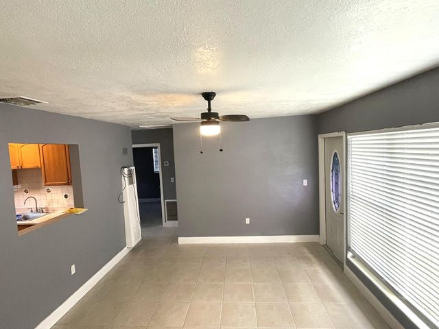 571 Sioux Road, Lake Worth, FL 33462