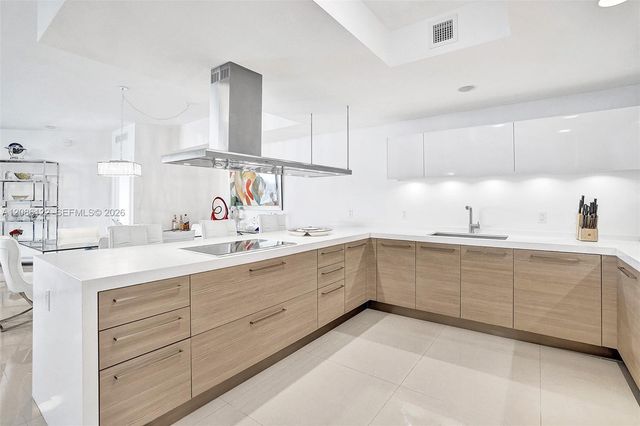 17301 Biscayne Boulevard 1207, North Miami Beach, FL 33160