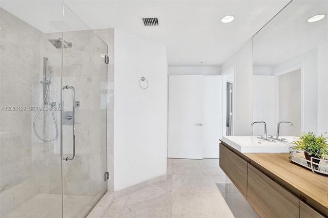 17301 Biscayne Boulevard 1207, North Miami Beach, FL 33160