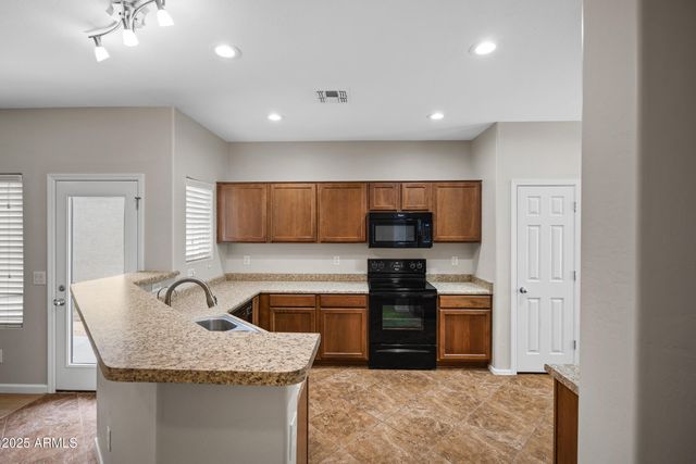 9422 S 33RD Drive, Laveen, AZ 85339