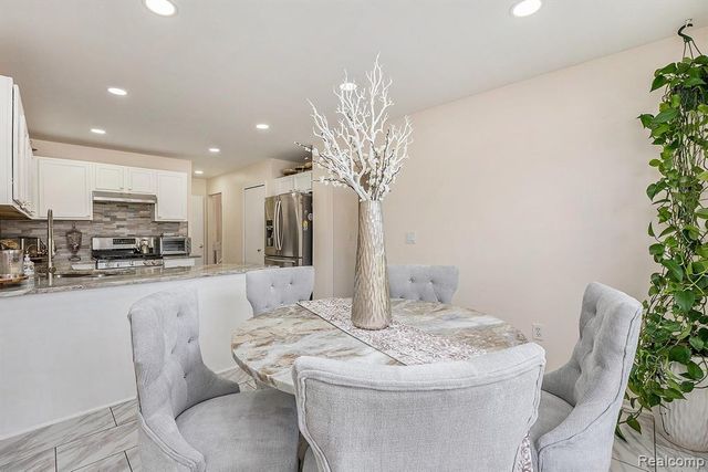 5477 Victory Circle, Sterling Heights, MI 48310
