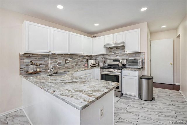 5477 Victory Circle, Sterling Heights, MI 48310