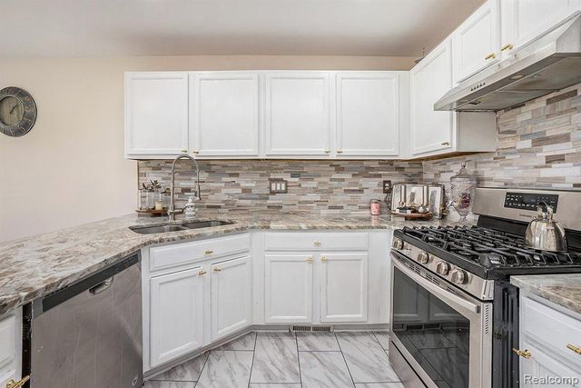 5477 Victory Circle, Sterling Heights, MI 48310