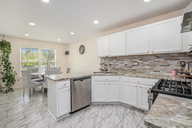 5477 Victory Circle, Sterling Heights, MI 48310
