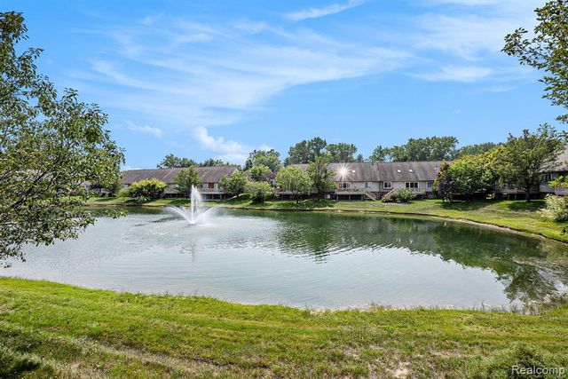 5477 Victory Circle, Sterling Heights, MI 48310