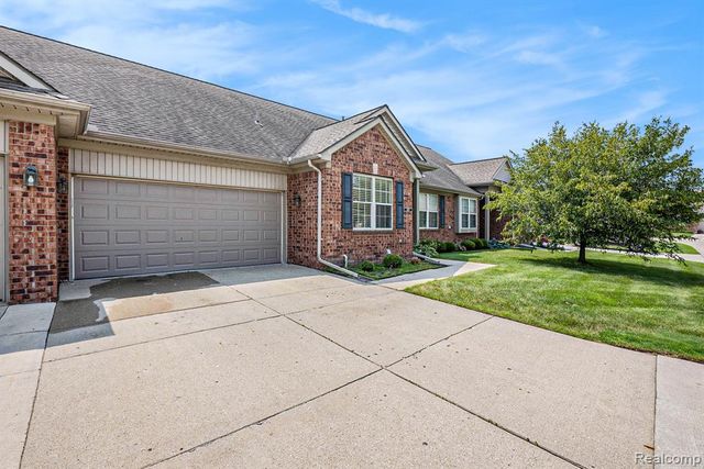 5477 Victory Circle, Sterling Heights, MI 48310