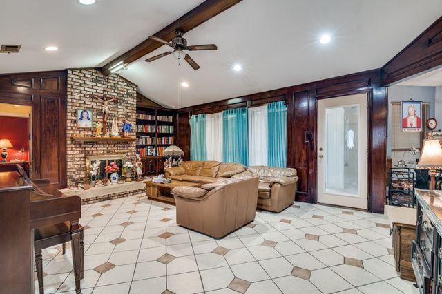 4625 Meadowview Drive, Mesquite, TX 75150