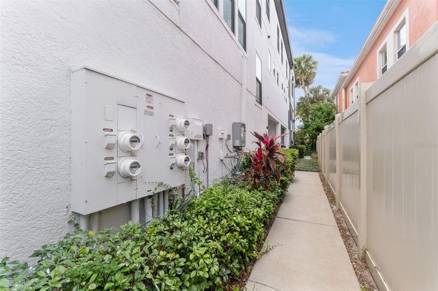 412 S ALBANY AVENUE 2, Tampa, FL 33606