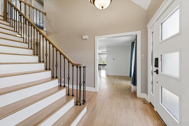 980 Persimmon Court, St. Charles, IL 60174