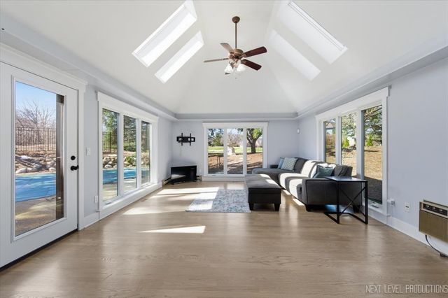 980 Persimmon Court, St. Charles, IL 60174