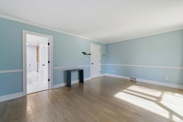 980 Persimmon Court, St. Charles, IL 60174