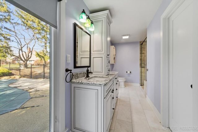 980 Persimmon Court, St. Charles, IL 60174