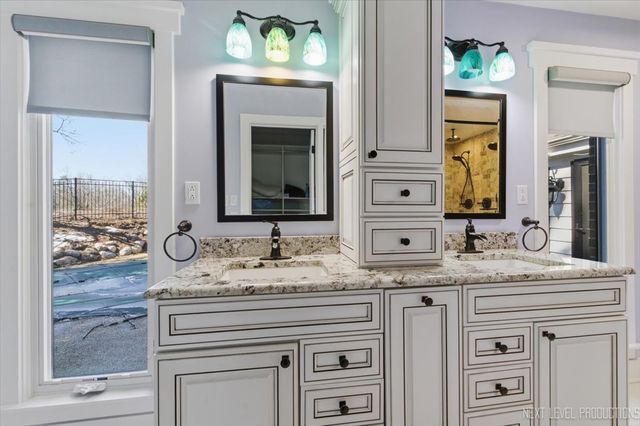 980 Persimmon Court, St. Charles, IL 60174