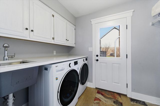 980 Persimmon Court, St. Charles, IL 60174