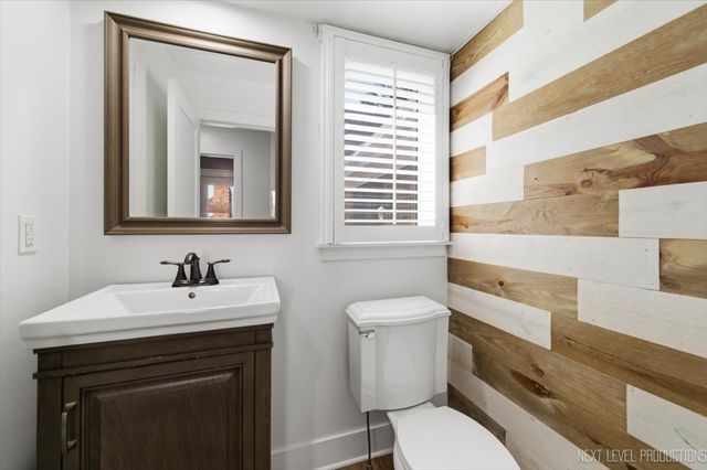 980 Persimmon Court, St. Charles, IL 60174