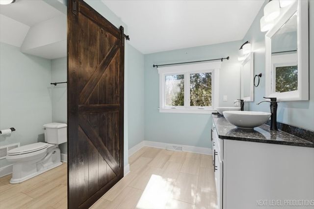 980 Persimmon Court, St. Charles, IL 60174