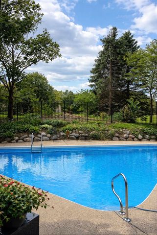 980 Persimmon Court, St. Charles, IL 60174