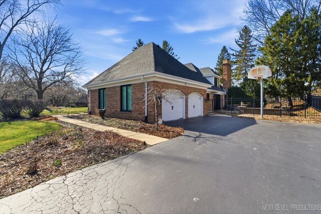 980 Persimmon Court, St. Charles, IL 60174