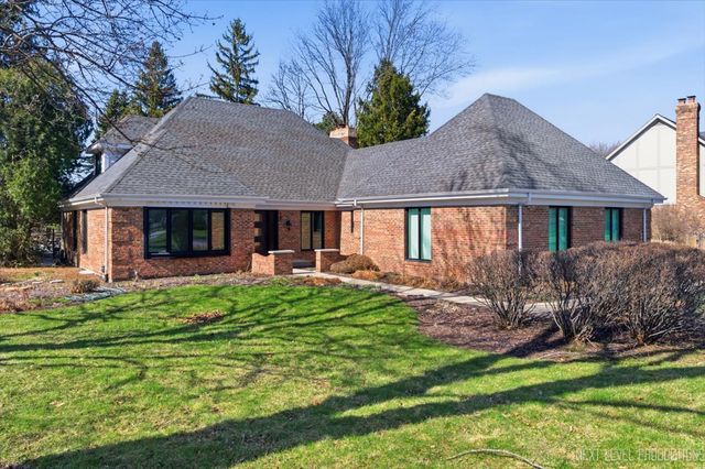 980 Persimmon Court, St. Charles, IL 60174