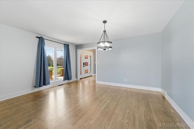 980 Persimmon Court, St. Charles, IL 60174