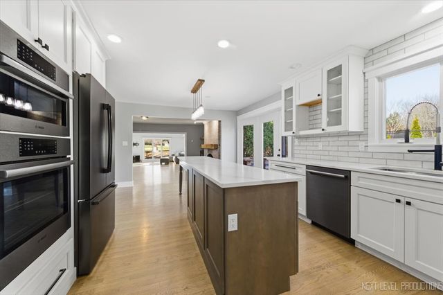 980 Persimmon Court, St. Charles, IL 60174