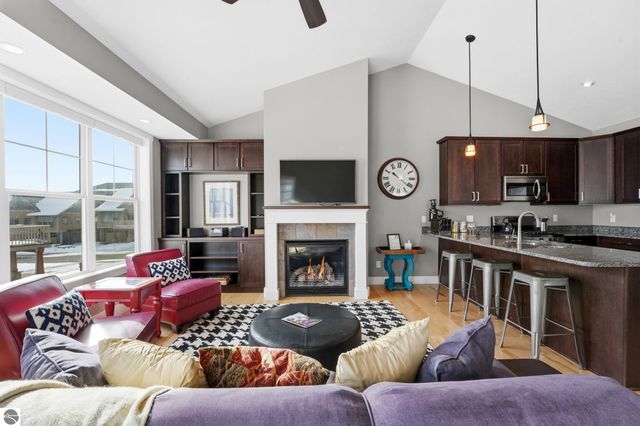 13802 S West Bayshore Drive # 9, Traverse City, MI 49684